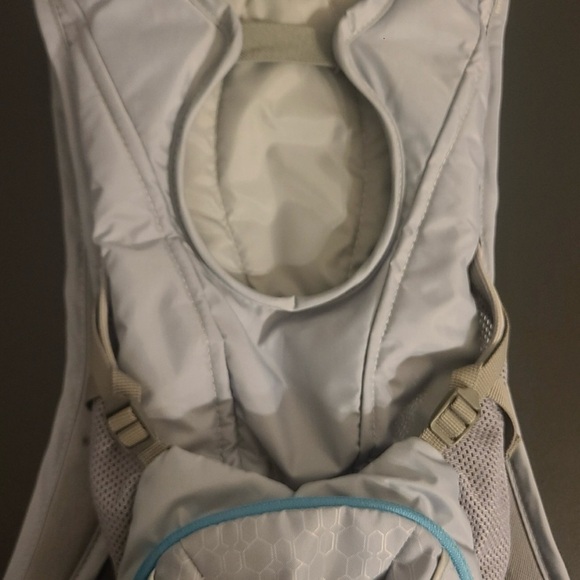 Camelback velocity 70 oz. No bladder - Picture 4 of 5